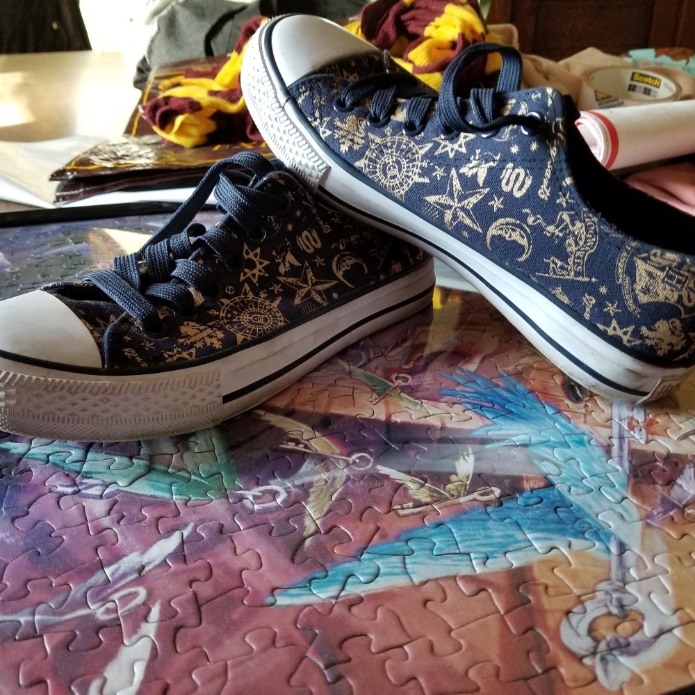 Size 6 Harry Potter Converse type shoes